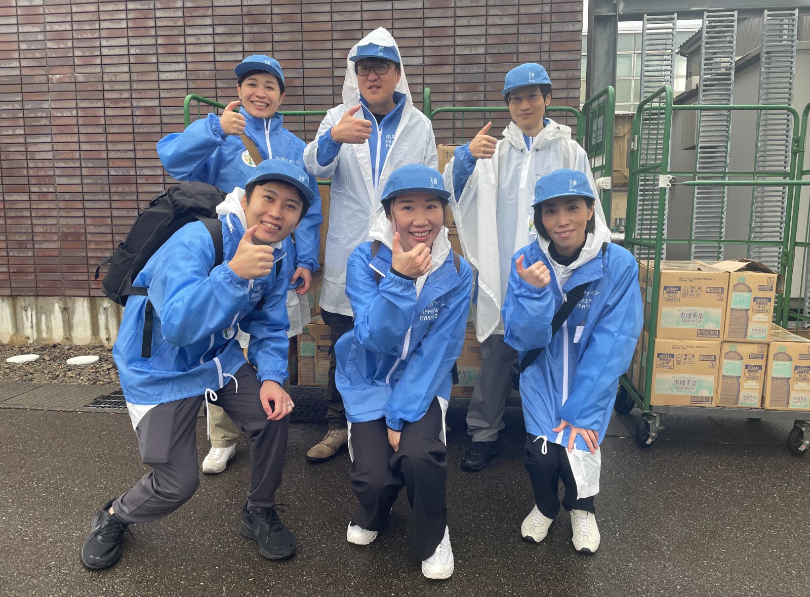 ボランティアメンバーの少人数の集合写真